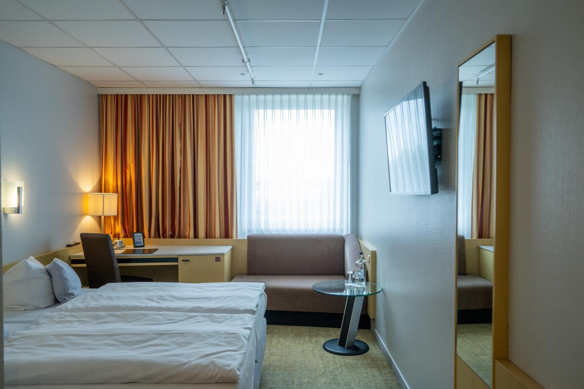 Best Western Hotel Prisma Ноймюнстер Экстерьер фото